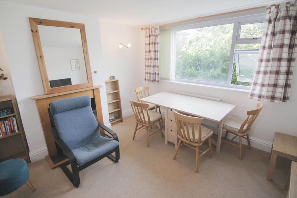 Secluded 2 Bed Flat Apartment *